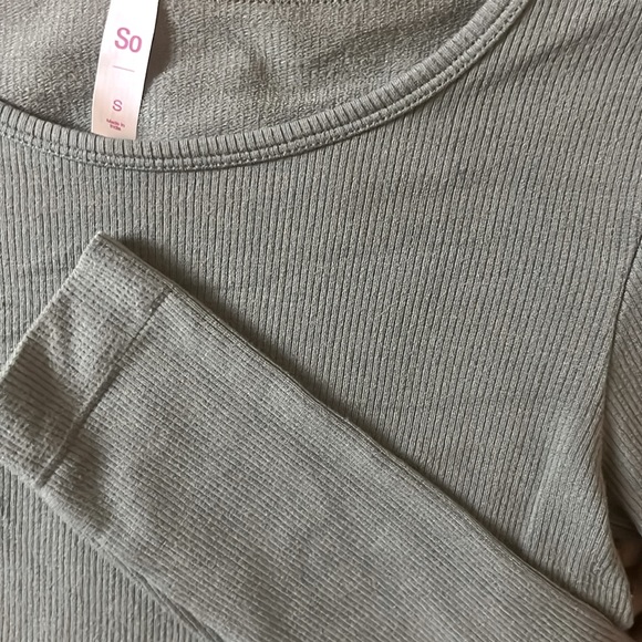 Ribbed Crop top, mild army green color, size small. Very soft - Picture 3 of 3